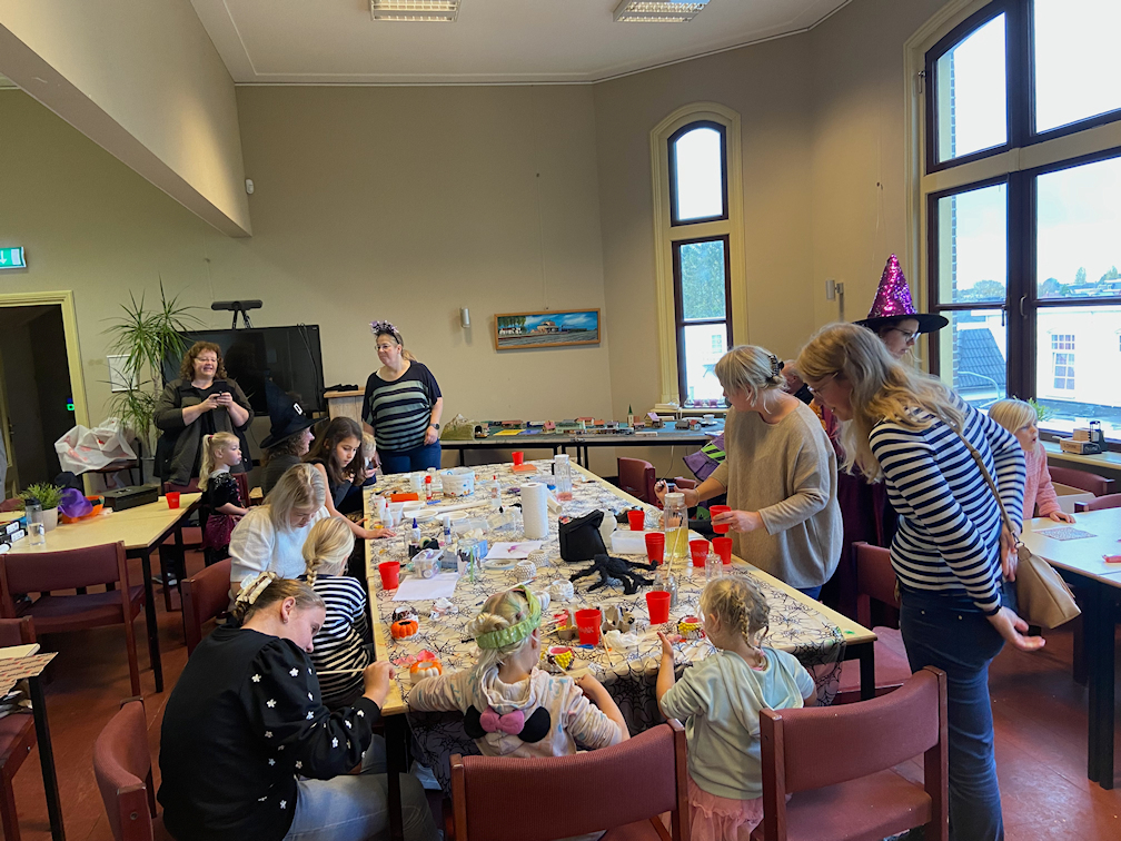 Knutselmiddag in samenwerking met dorpsvereniging 'De Schrijvershoek'.